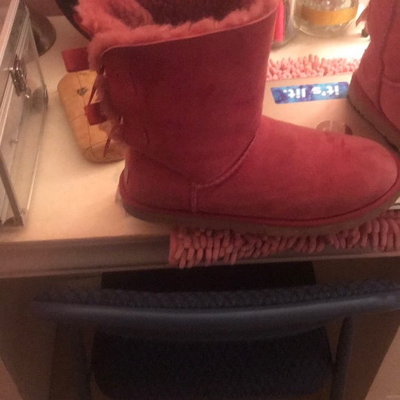 Pink bow uggs - Picture 2 of 5